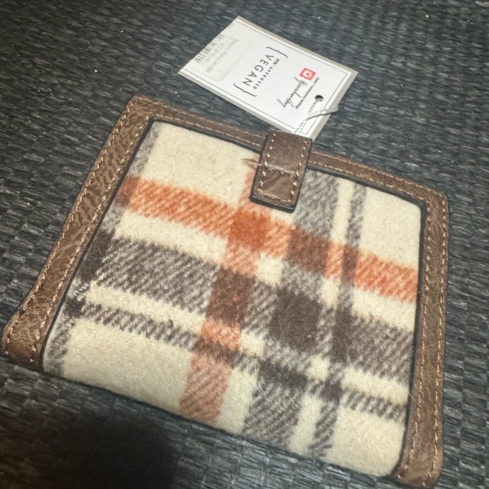 Jen and Co Plaid Wallet with Brown Trim